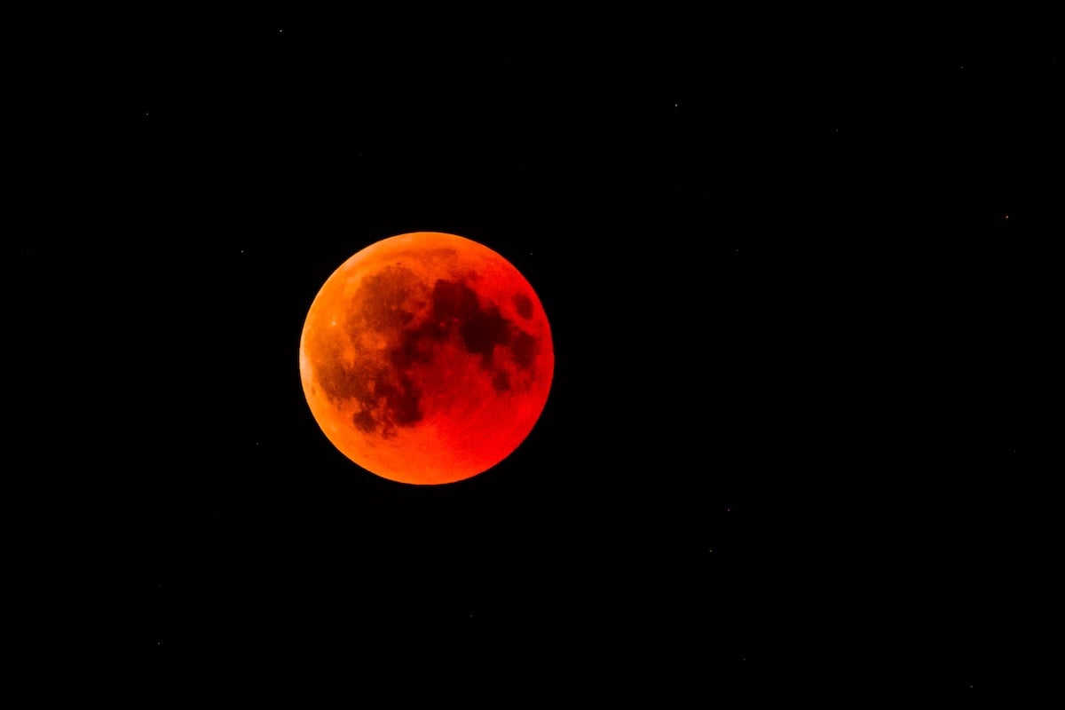 During the Strawberry Moon: 5 Magical Rituals to Attract Love and Heal Your Heart