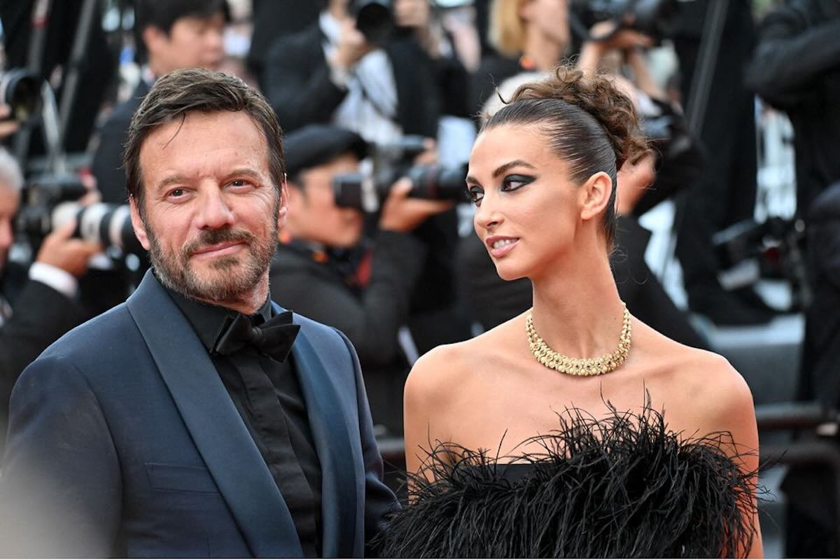 Déclaration d'amour : Samuel Le Bihan se confie sur sa relation avec Stefania - Dabba Consigne