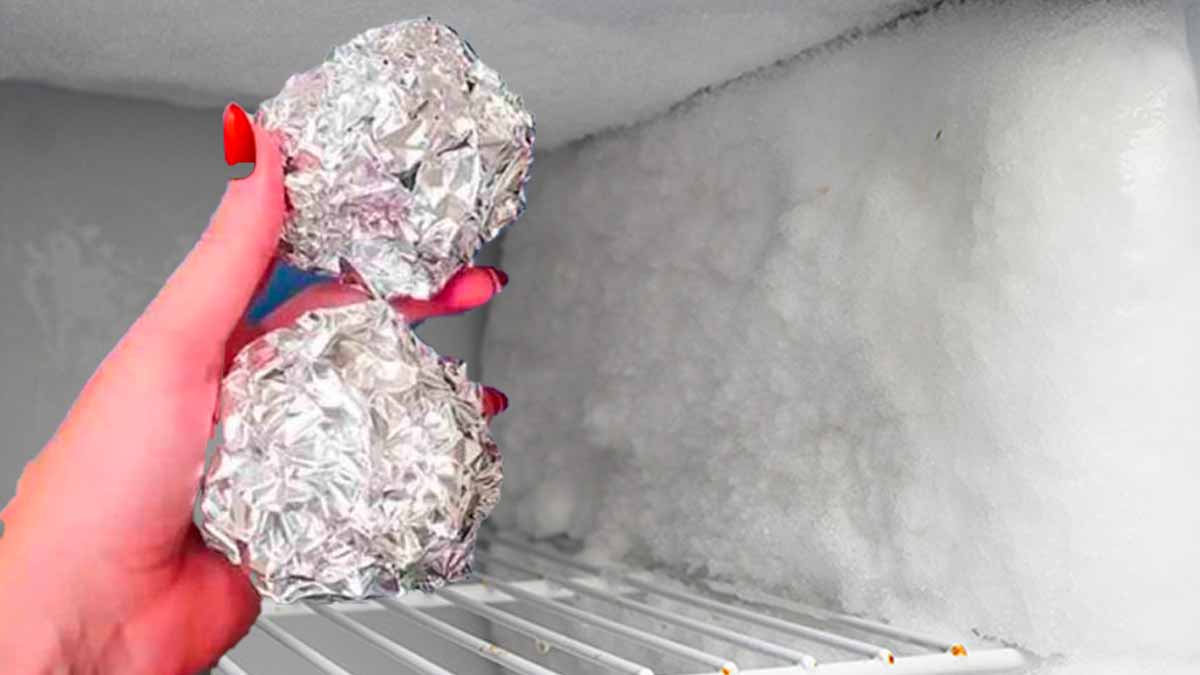 Du papier aluminium dans le congélateur  une astuce magique que de plus en plus de personnes adoptent