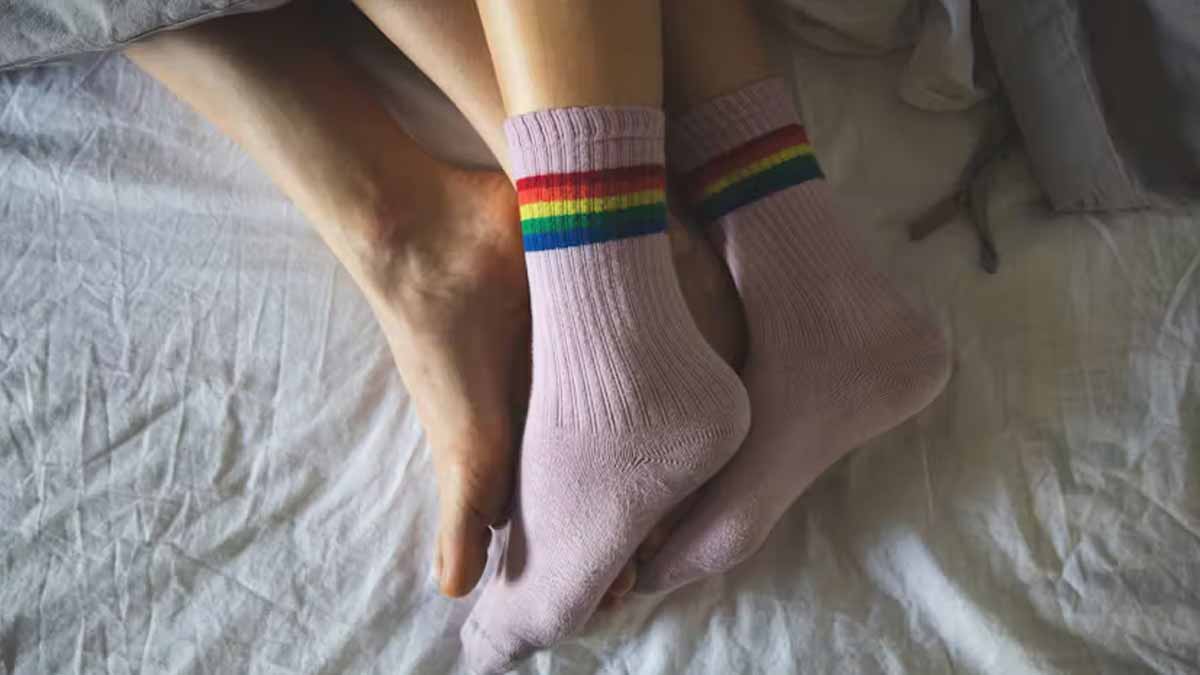 La psychologie dévoile ce que cela signifie de dormir avec des chaussettes