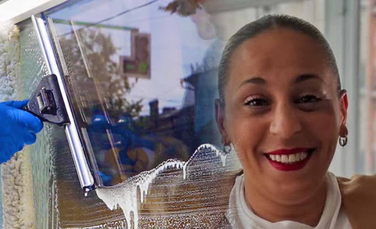 Vitres étincelantes sans produits toxiques  l’astuce ultra-simple de Sousou fait le buzz