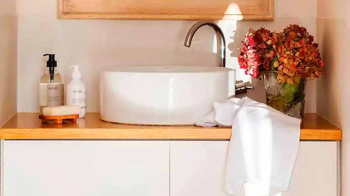 Adieu les odeurs dans la salle de bain : l’astuce magique pour que ça sente toujours bon et que la douche soit impeccable