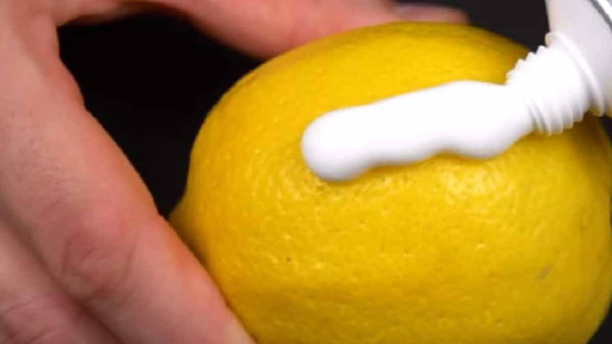 Mélanger des zestes de citron avec du dentifrice : l’astuce révolutionnaire que beaucoup adoptent