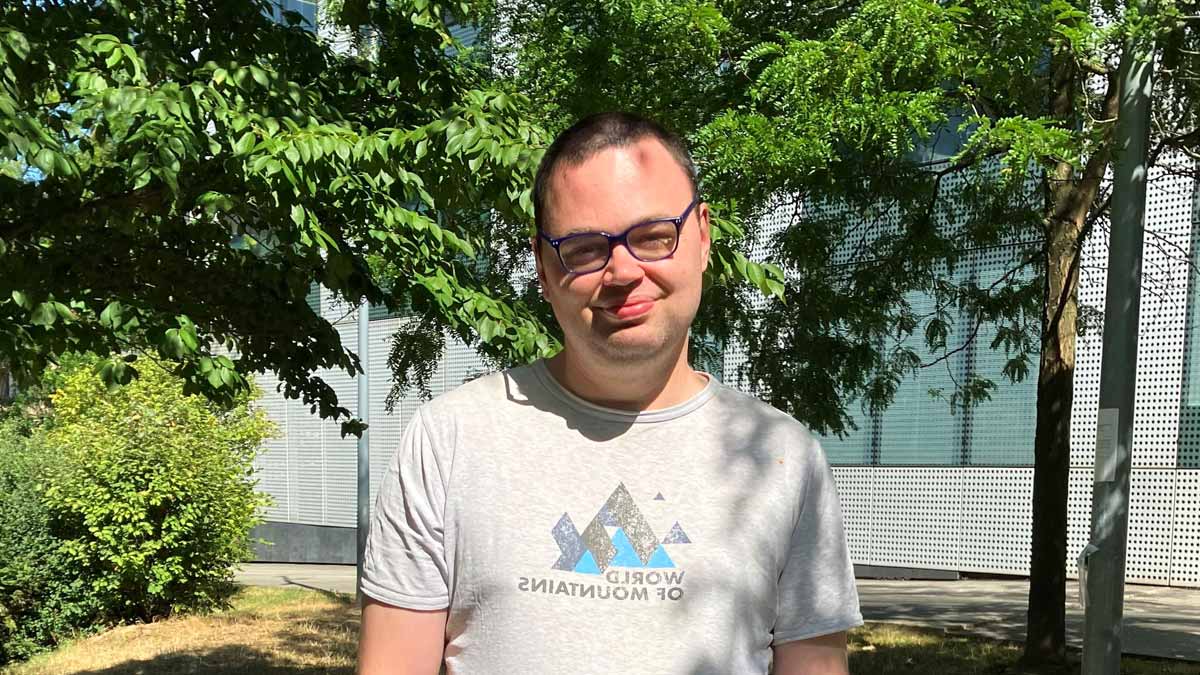 ex-religieux réclame son héritage