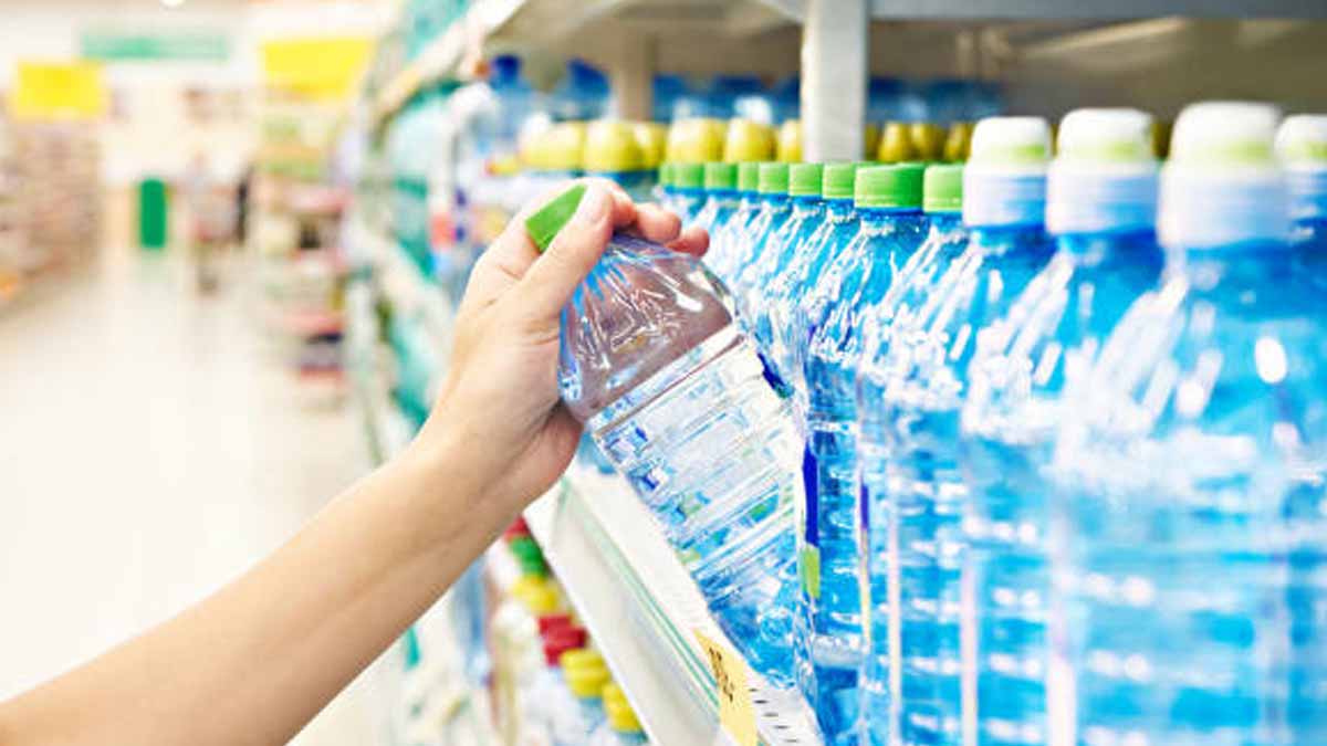 microplastiques dans l'eau en bouteille